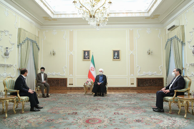 Rouhani receives new ambassadors' credentials (+Details)