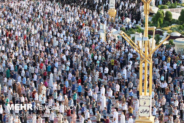 اقامه نماز عید سعید قربان در حرم مطهر رضوی