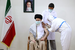 Leader receives 2nd dose of Iranian-made COVID-19 vaccine