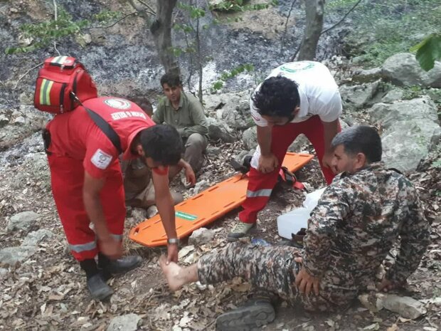 ۷ نیروی اطفای حریق جنگل های گالیکش مصدوم شدند