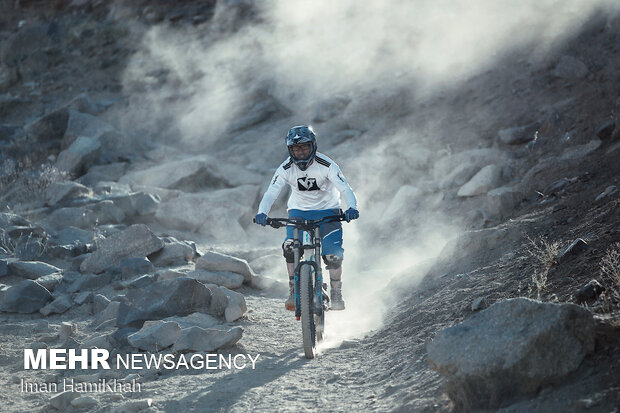 Downhill mountain bike racing in Hamedan
