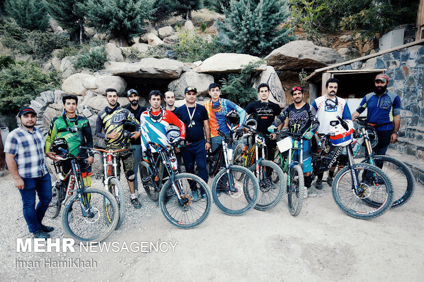 Downhill mountain bike racing in Hamedan
