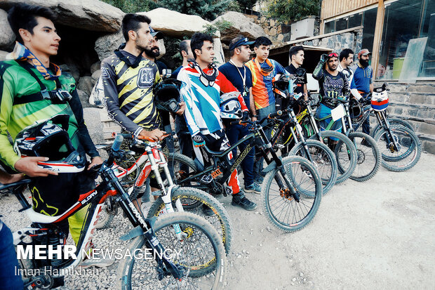 Downhill mountain bike racing in Hamedan
