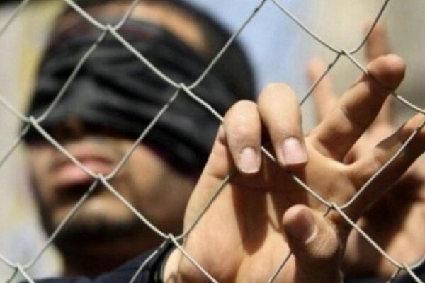 اضراب الاسرى الفلسطينيين عن الطعام والشراب في سجون الاحتلال