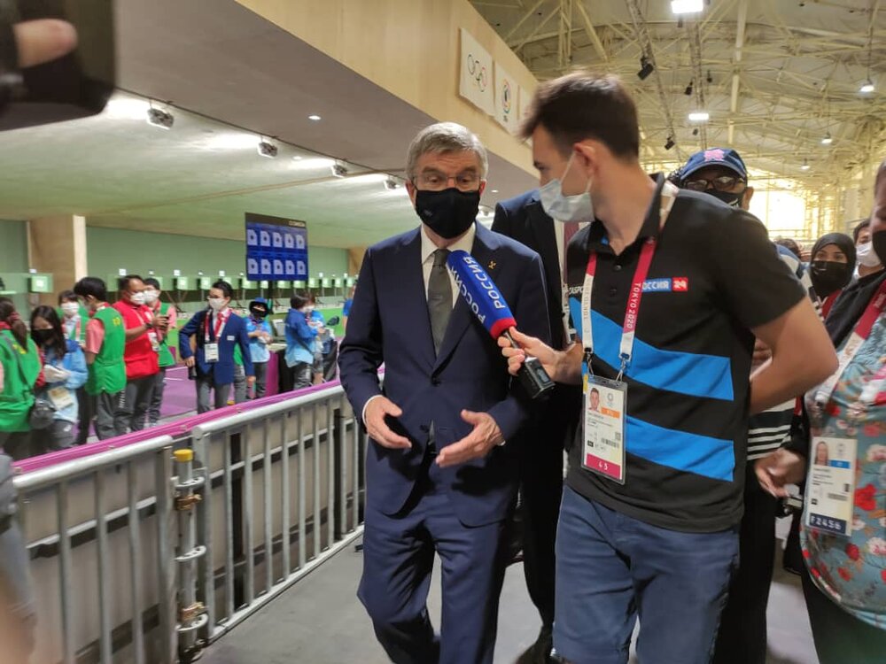 بازدید توماس باخ  از رقابت‌های تیراندازی بازی های المپیک توکیو