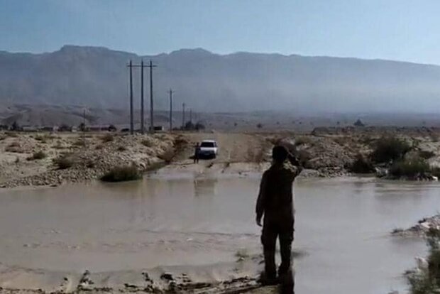 سیل راه های روستایی علامرودشت را بست سیل راه های روستایی علامرودشت را بست