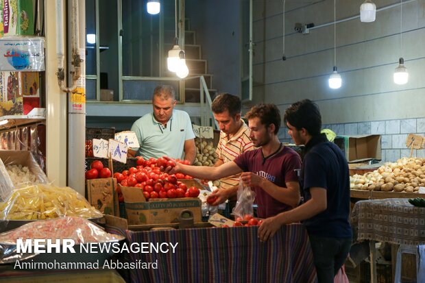 بازار قزوین در سایه بی توجهی به پیک پنجم کرونا