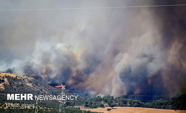 آتش سوزی در منطقه کُنارک روستای «دره مارو» ممسنی ادامه دارد
