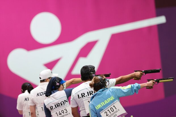 تیم میکس تپانچه بادی ١٠ متر ایران به مرحله نیمه نهایی صعود کرد 
