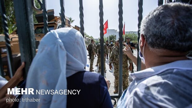 یورش نیروهای امنیتی تونس به تجمع مخالفان