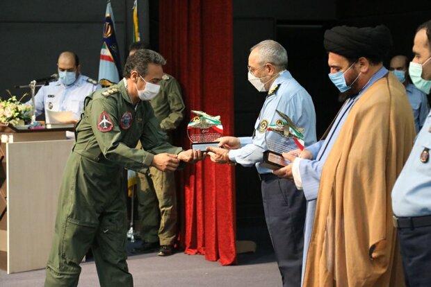 مراسم دانش‌آموختگی خلبانان پایگاه هوایی شهید لشکری برگزار شد
