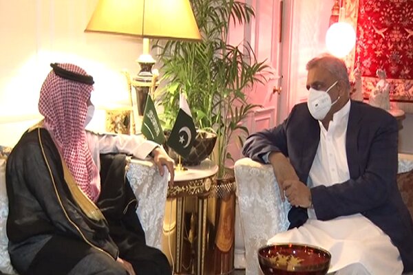 محورهای دیدار وزیر خارجه سعودی با فرمانده ارتش پاکستان