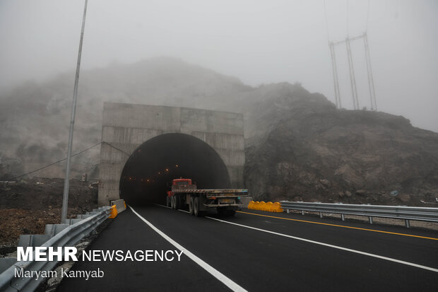 مسیر رفت تونل البرز در منطقه ۲ آزادراه تهران-شمال افتتاح شد 