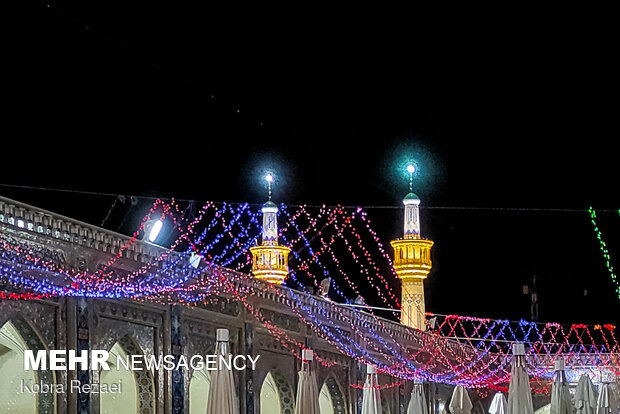 حرم امام رضا(ع) در  شب عید غدیر