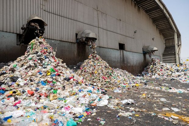 توقف واردات زباله به چین /امارات باید کوه‌های زباله را بسوزاند 