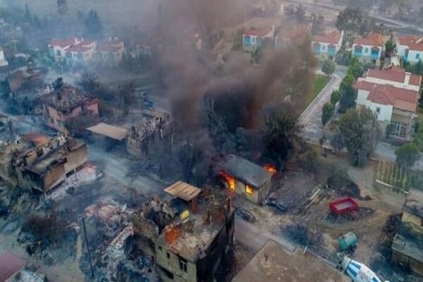 آتش‌سوزی مهیب جنگلی در ترکیه/ بیش از ۱۸۰ نفر مصدوم شدند