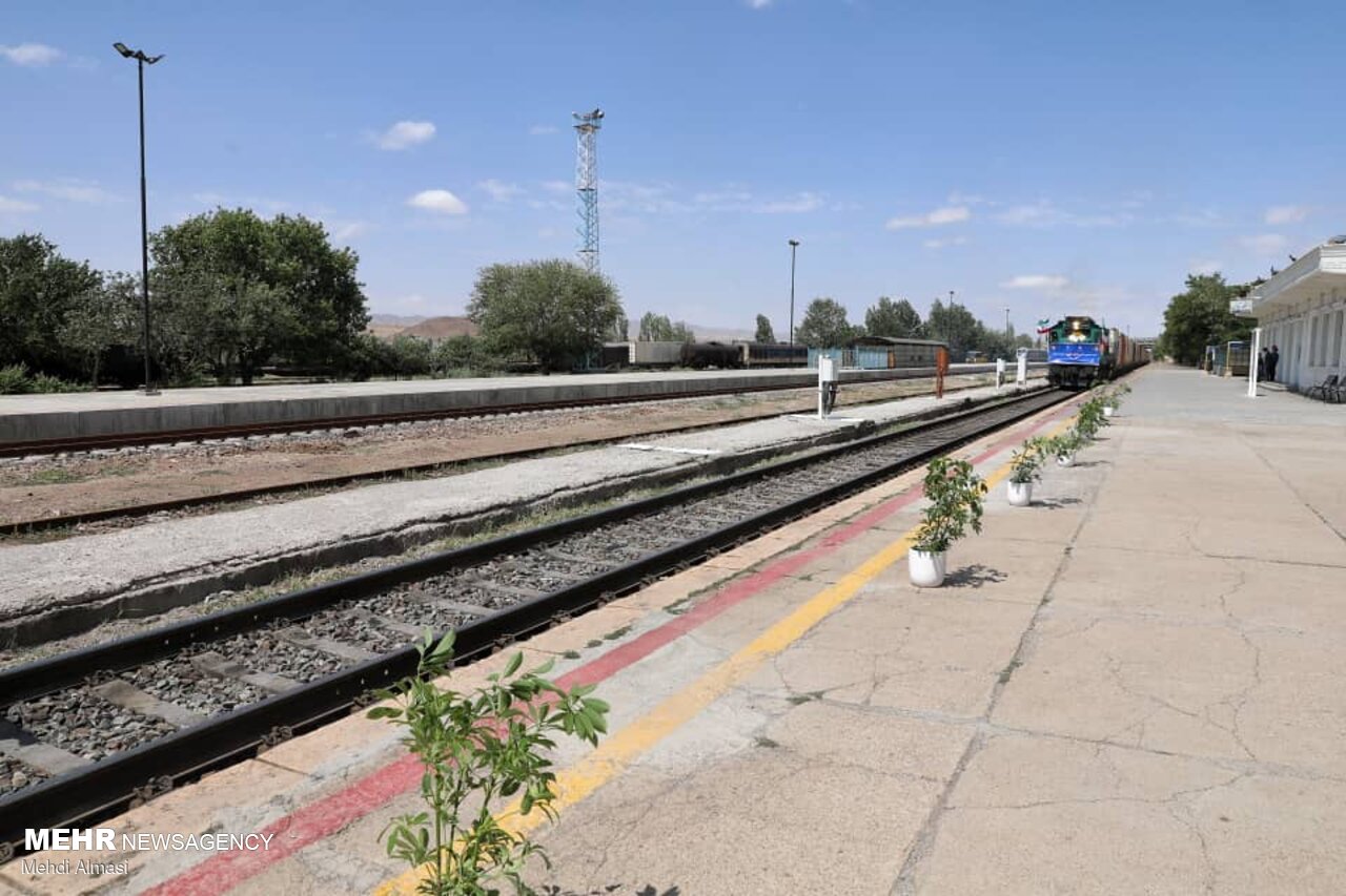 تامین زیر ساخت گردشگری با تکمیل خط راه آهن شهرکرد
