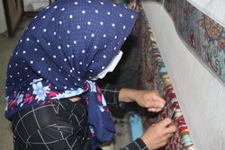 تحریم‌ها امنیت شغلی هنرمندان فرش دستباف ما را نشانه گرفته است