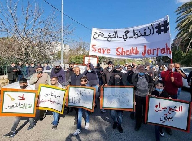أهالي حي الشيخ جراح يعتصمون رفضاً لقرار الاحتلال بتهجيرهم