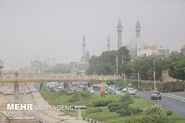 سرعت وزش باد در قم به ۷۰ کیلومتر رسید/بارش رگبار پراکنده از شنبه