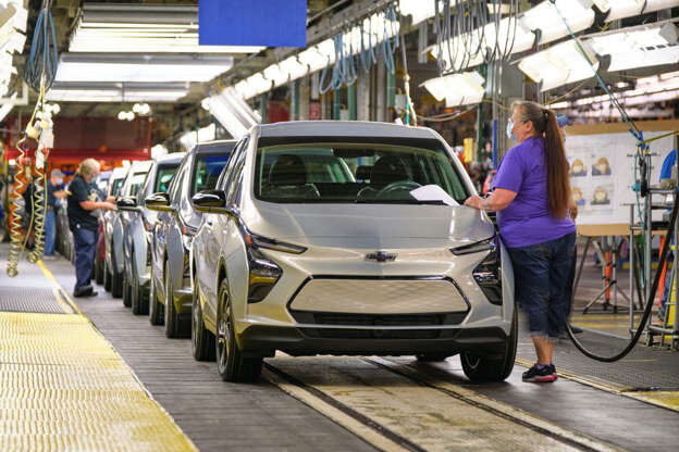 بایدن: خودروسازان ۴۰درصد از تولید خود را برقی کنند