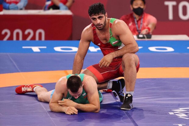 مصارع إيراني يخرج وصيف بطل العالم البلغاري من المنافسات ويحجز بطاقة التأهل