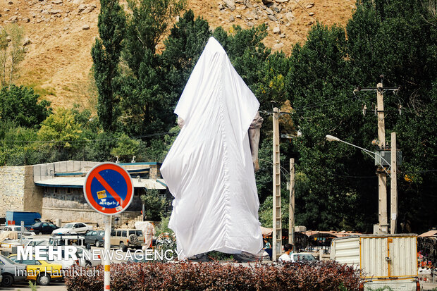 Statue of Iran's classic mountaineering father unveiled