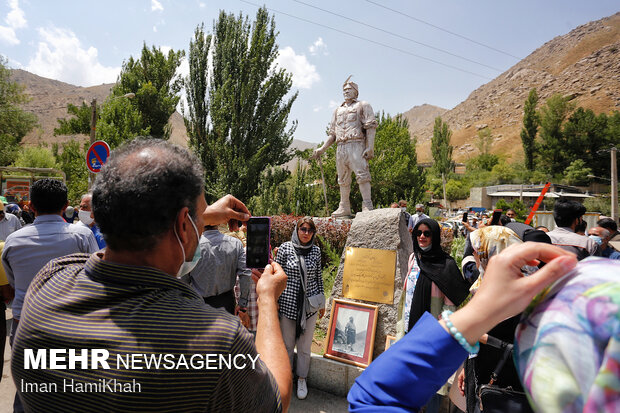 Statue of Iran's classic mountaineering father unveiled