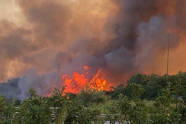 Wildfires in Italy injure five; hundreds evacuated (+VIDEO)