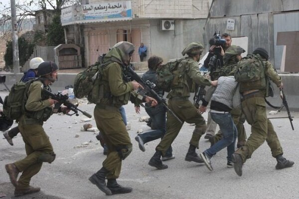 Zionist forces raid West Bank, arrest dozens of Palestinians