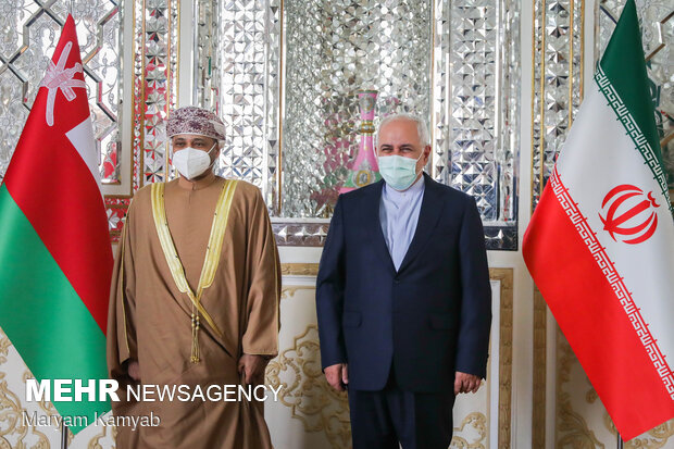 وزیر امور خارجه عمان در تهران با ظریف دیدار و گفتگو کرد