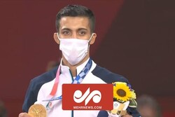 لحظه اهدای مدال طلای المپیک محمدرضا گرایی