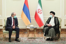 Reisi, Ermenistan Başbakanı Paşinyan ile görüştü