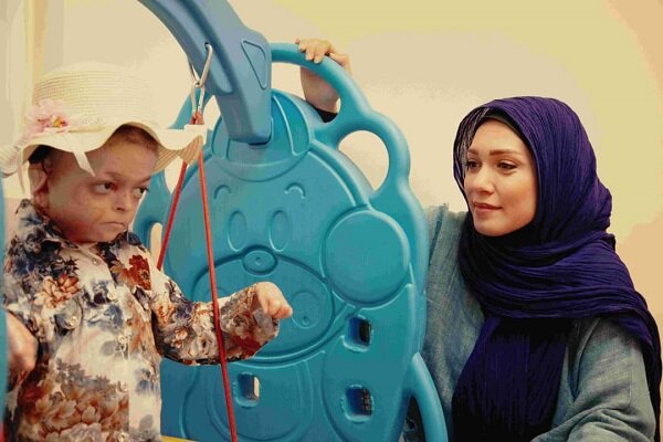 تهرانگرد به سراغ کودکان «ای بی» رفت/ تماشای قصه تئاتر شهر در تلویزیون