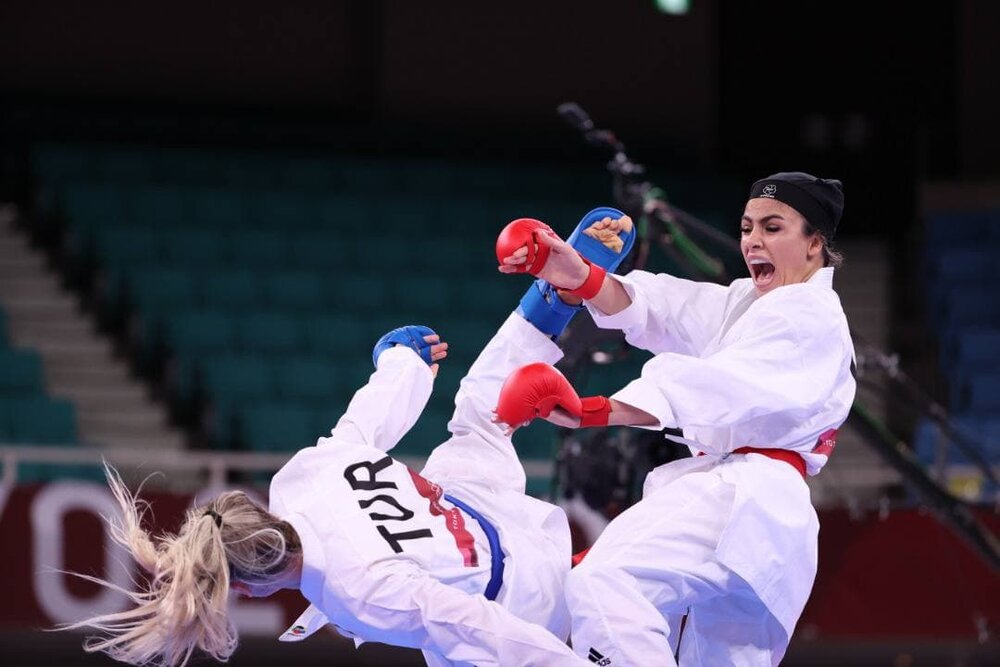 شکست دختر کاراته‌کای ایران در مبارزه دوم/ صعود یک کشتی‌گیر ایران به نیمه نهایی