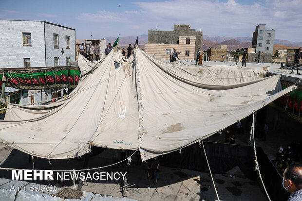 برپایی خیمه عزای حسین (ع) در سمنان