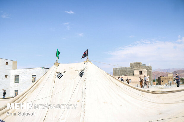 برپایی خیمه عزای حسین (ع) در سمنان