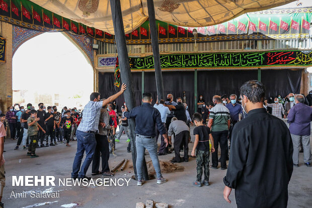 برپایی خیمه عزای حسین (ع) در سمنان