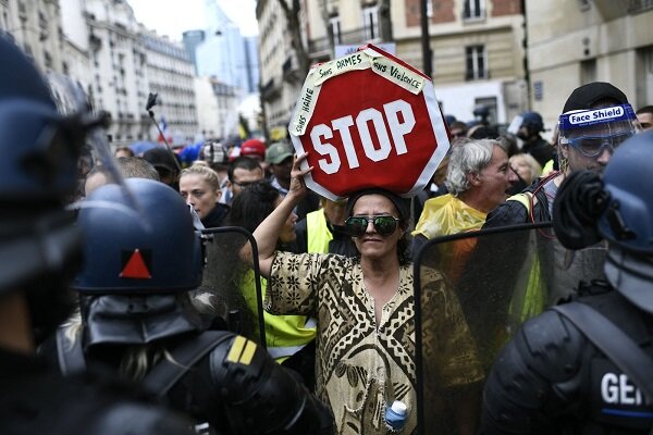 تظاهرات گسترده فرانسوی‌ها علیه سیاست‌های «ماکرون» آغاز شد