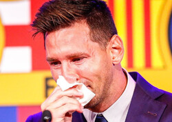 اشک‌های بی امان در نشست خبری/ «مسی»: نمی‌خواستم از بارسلونا بروم