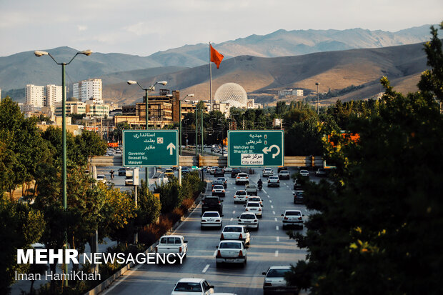 اهتزاز پرچم عزای حسینی در همدان
