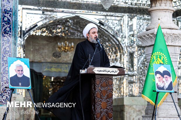 Hz. Fatıma-ı Masume (s.a)Türbesi'ne siyah bayrak asıldı