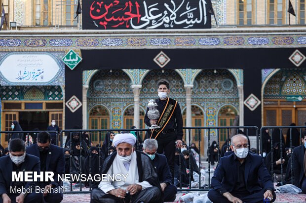 Hz. Fatıma-ı Masume (s.a)Türbesi'ne siyah bayrak asıldı