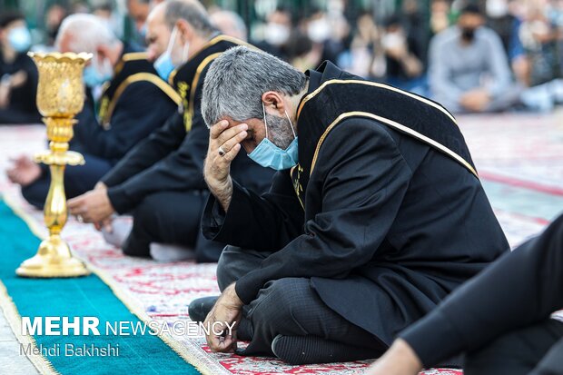 Hz. Fatıma-ı Masume (s.a)Türbesi'ne siyah bayrak asıldı