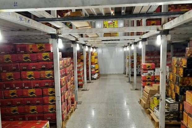 دپوی خرما در سردخانه های فهرج؛ خرماداران در انتظار تدبیر مسئولان
