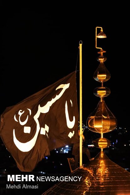 نصب پرچم سیاه بر فراز گنبد حسینیه اعظم زنجان
