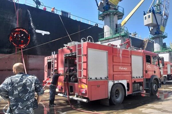 یک کشتی تجاری در بندر سوریه دچار انفجار و آتش سوزی شد