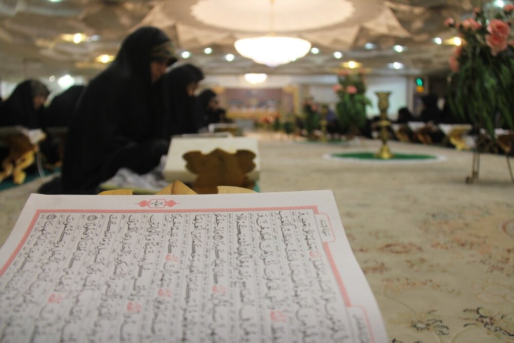 بیش از ۱۰۰۰ خواهر در دوره‌های مرکز قرآن و حدیث حرم ثبت نام کردند