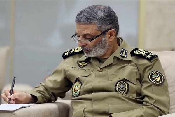 فرمانده کل ارتش  به امیر «نصیرزاده» تبریک گفت