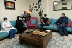 مدیرعامل فارابی به دیدار خانواده علی سلیمانی رفت/ وعده تحقق یک آرزو